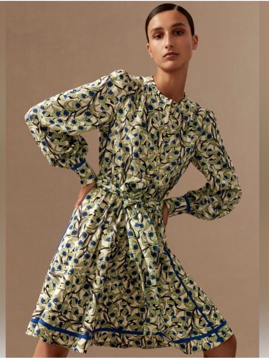ME+EM Dresses & Skirts - NWT ME+EM Trailing Flower Pod Print
Fit And Flare Midi Dress 100%
Recycled, 10